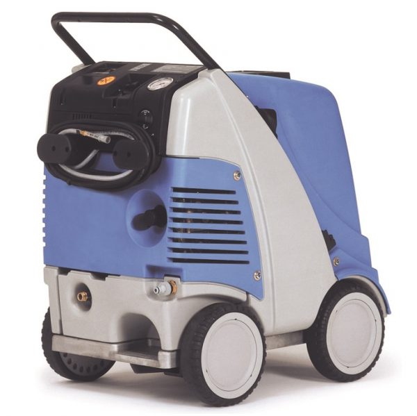 Hot Water vs Cold Water Pressure Washers for Commercial Cleaning
