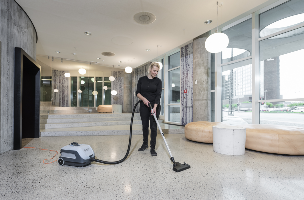 NILFISK VP600 Commercial Dry Energy Saving Canister Vacuum with Detachable cord
