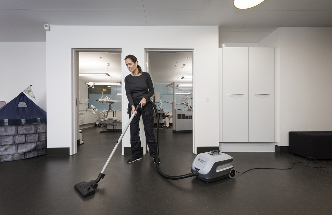 NILFISK VP600 Commercial Dry Energy Saving Canister Vacuum With Rewindable Cord