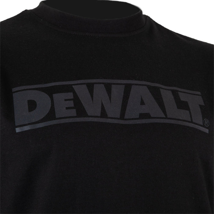 Comfortable DeWALT men’s tee with hanging neck loop
