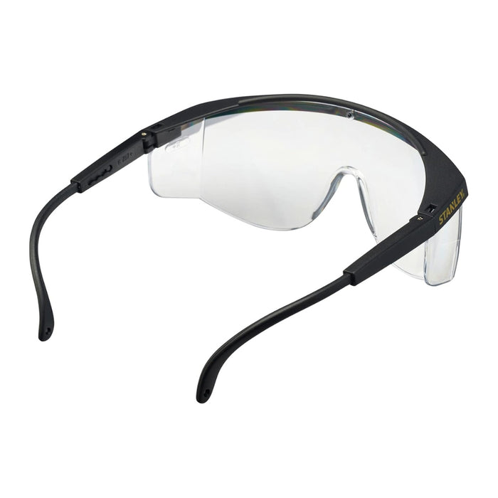 Impact-resistant polycarbonate lens close-up